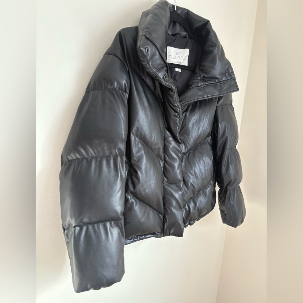 Cloud Puff Winter Jacket Shiny Black by Wilfred | Aritzia |Gorpcore | Vegan - Picture 2 of 15
